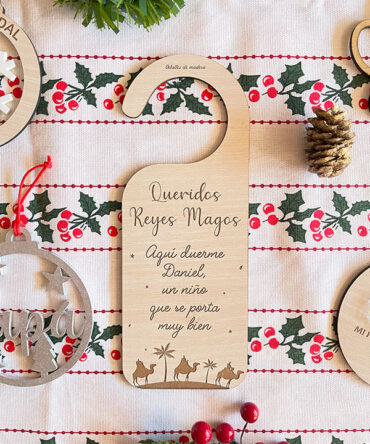 Colgador de Puerta personalizado Reyes Magos | Fabricado en madera